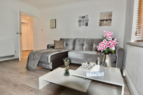 Come on in Cardiff City Centre Wentloog Close Sleeps upto 6